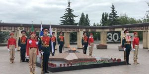 Казанның Җиңү паркында сугышта һәлак булганнарны бер минут тынлык белән искә алдылар