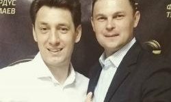 Фирдүс Тямаевны Жилплощадкадагы "Юность"ка алып килү өчен Азат Фазылҗанов ике ел йөргән, өч симка алыштырган