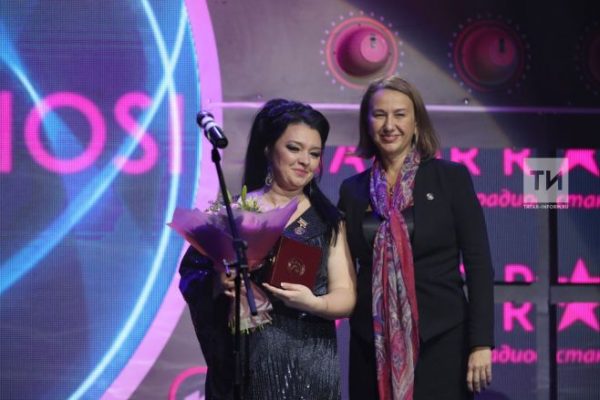 Җырчы Эльмира Сөләймановага мактаулы исем бирелде