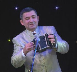 "Азат белән Зөһрәгә Илһам абый башкода булган"