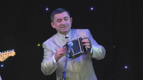 "Азат белән Зөһрәгә Илһам абый башкода булган"