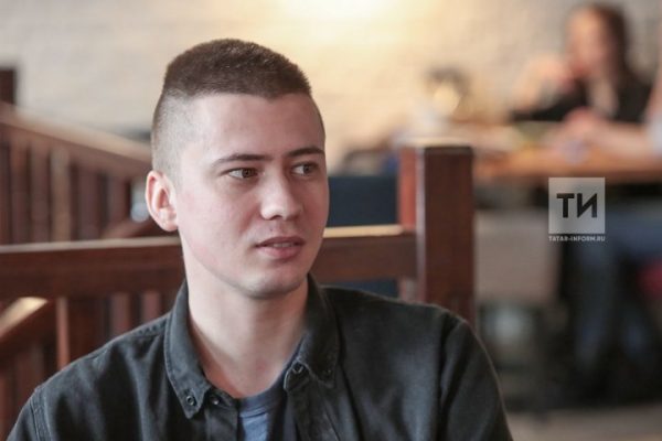 Яшь җырчы Хәким: “Кызлар күп, буш вакытым гына юк”